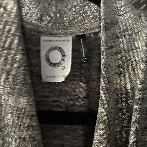 Akemi & Kin metallic top - Picture 8 of 9